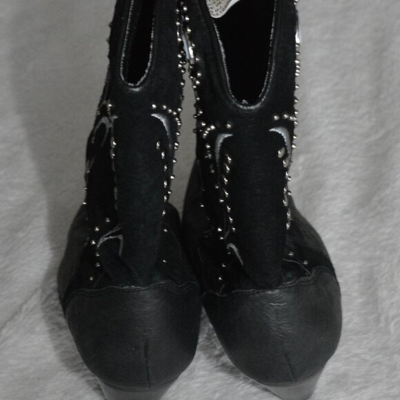 Dingo Black Ankle Boots with White Accents - Picture 3 of 6